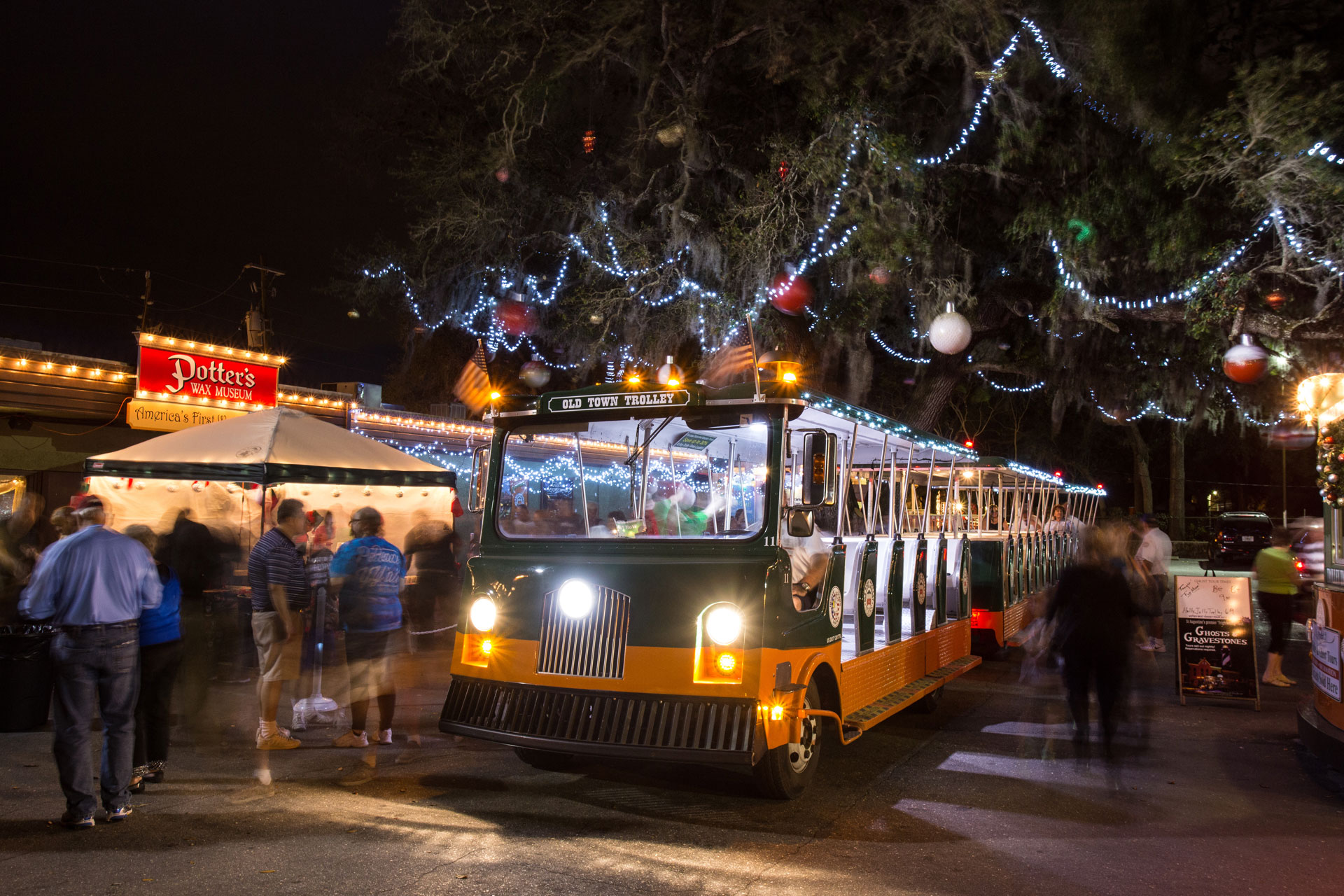 trolley tour christmas lights